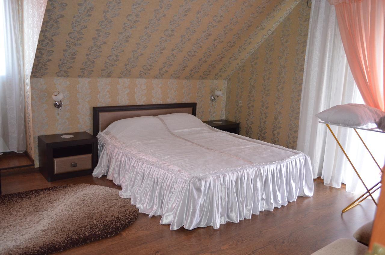Hotel Fiyesta Starokostyantyniv Buitenkant foto
