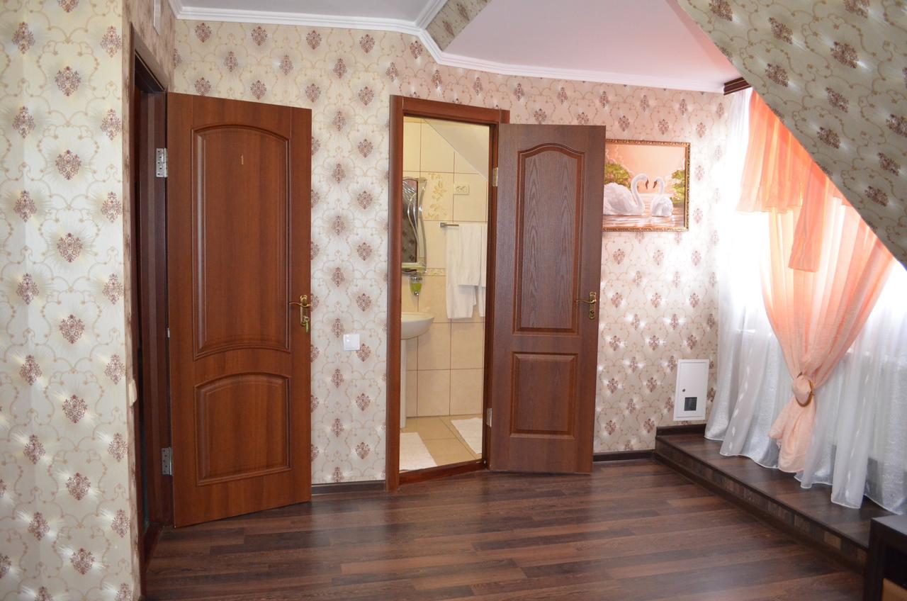 Hotel Fiyesta Starokostyantyniv Buitenkant foto
