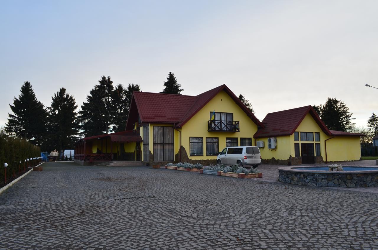 Hotel Fiyesta Starokostyantyniv Buitenkant foto