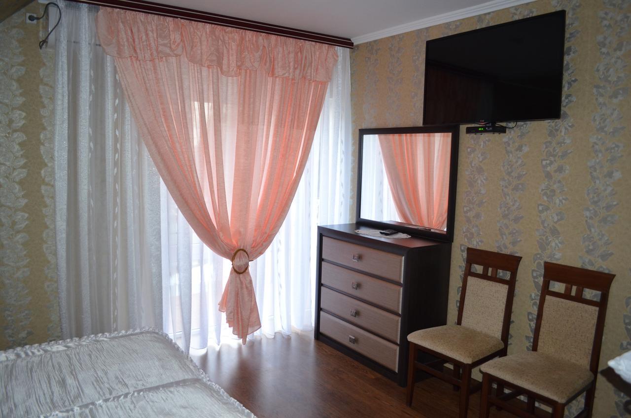 Hotel Fiyesta Starokostyantyniv Buitenkant foto